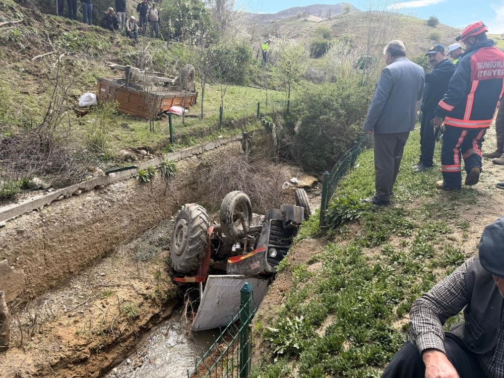 Traktör Kazasında Genç Kız Can Verdi (2)