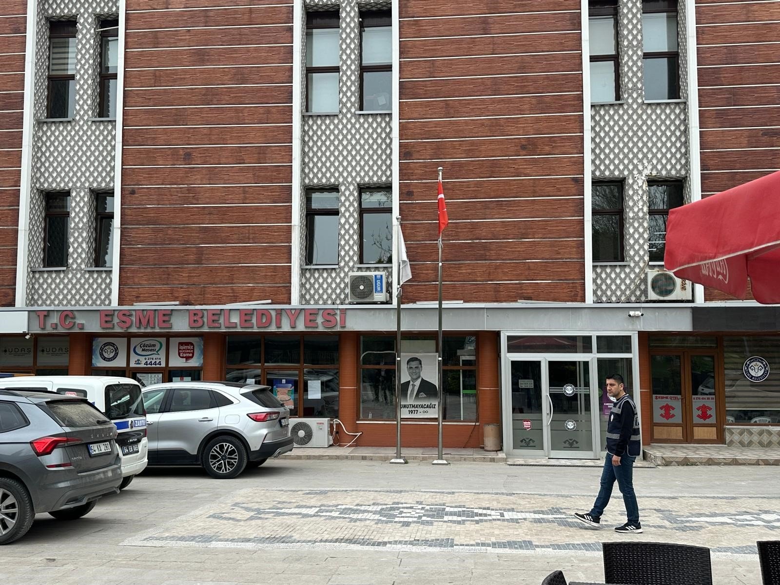 Uşak Cumhuriyet Başsavcılığınca Eşme Belediyesi Yönelik Başlatılan ‘Irtikap' Soruşturması Kapsamında Eşme Belediye Başkanı Yılmaz Tozan, Eşi Burcu Tozan Ve (3)