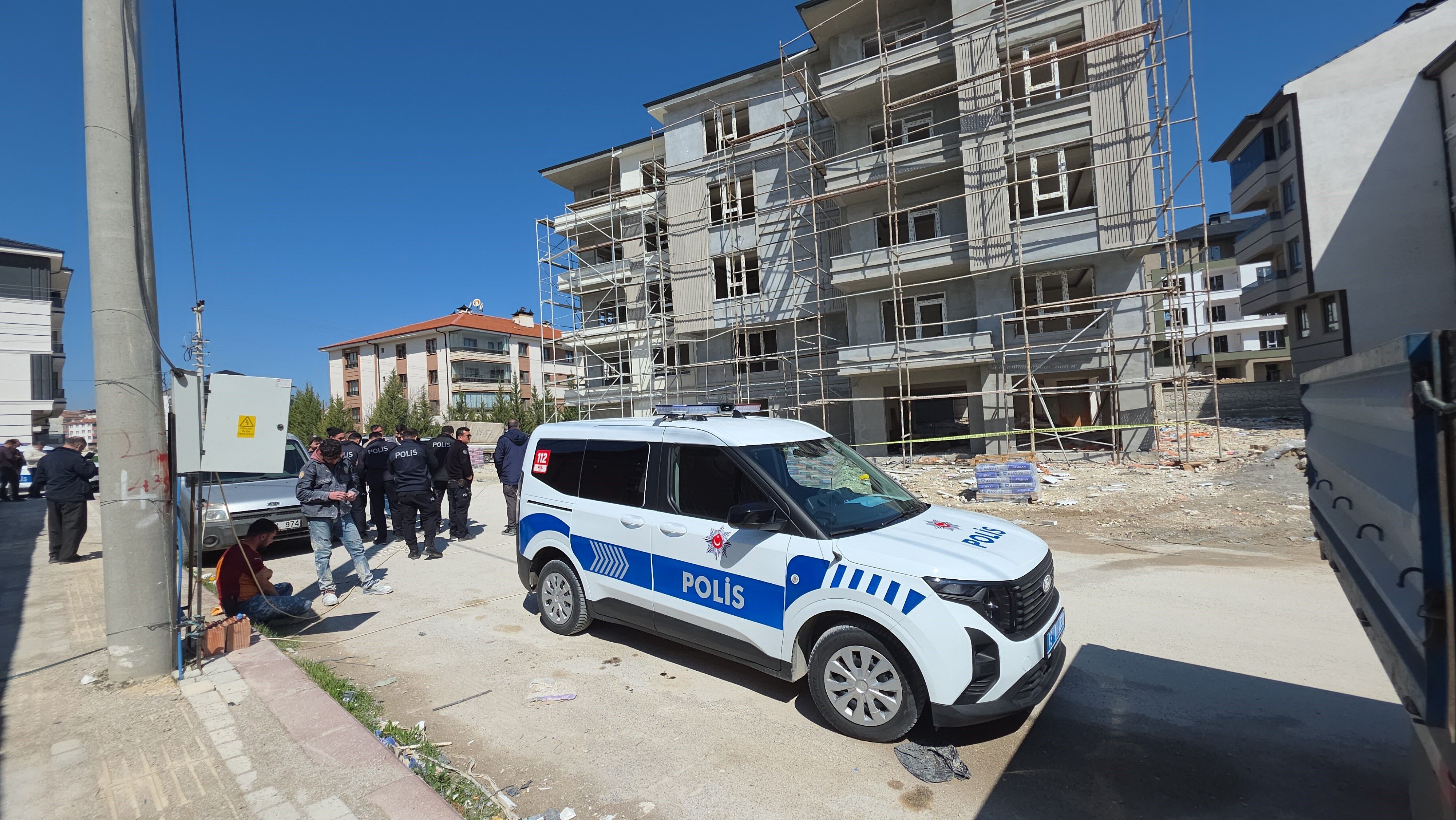 Üzerinde 2 Işçinin Çalıştığı Iskele Çöktü (2)