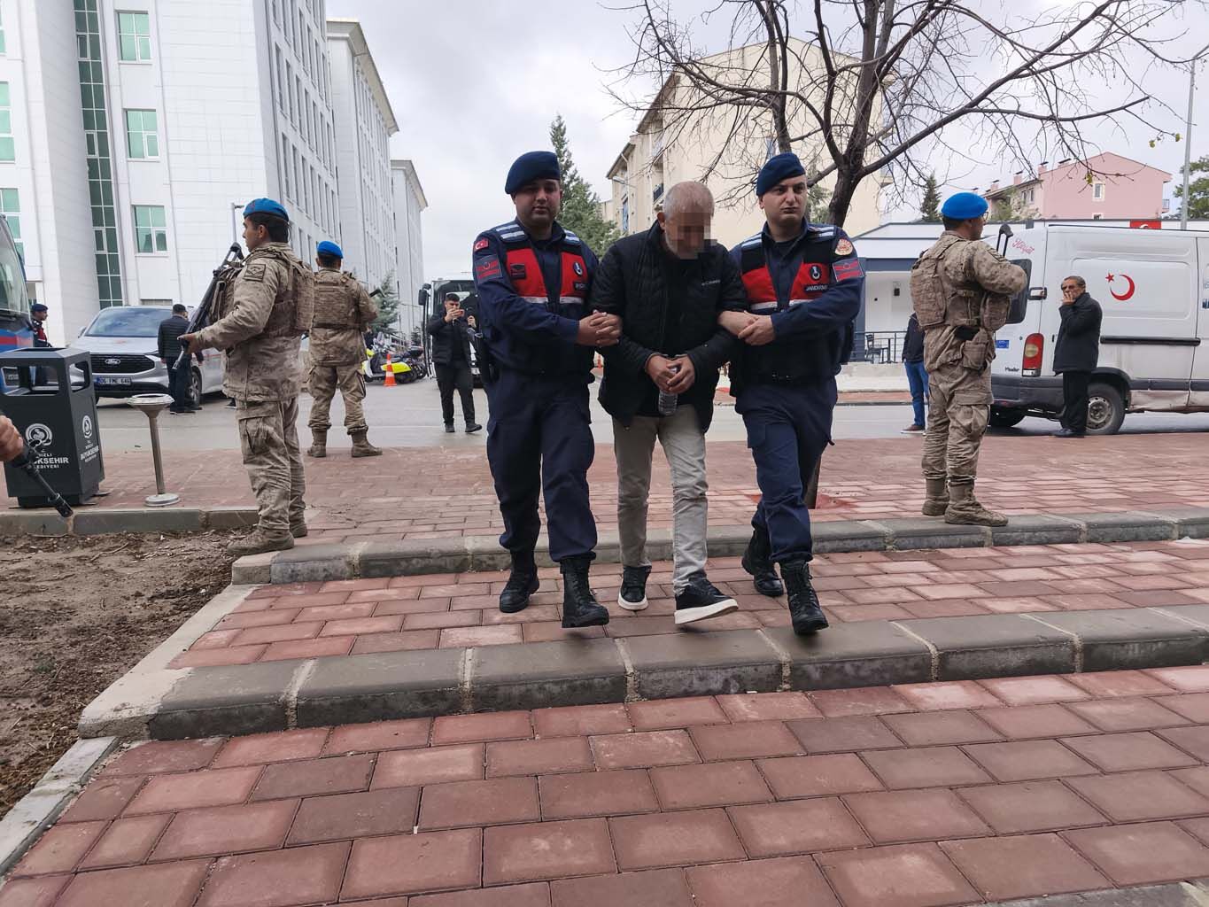 Yüklü Miktarda Parayla Yakalandılar (1)