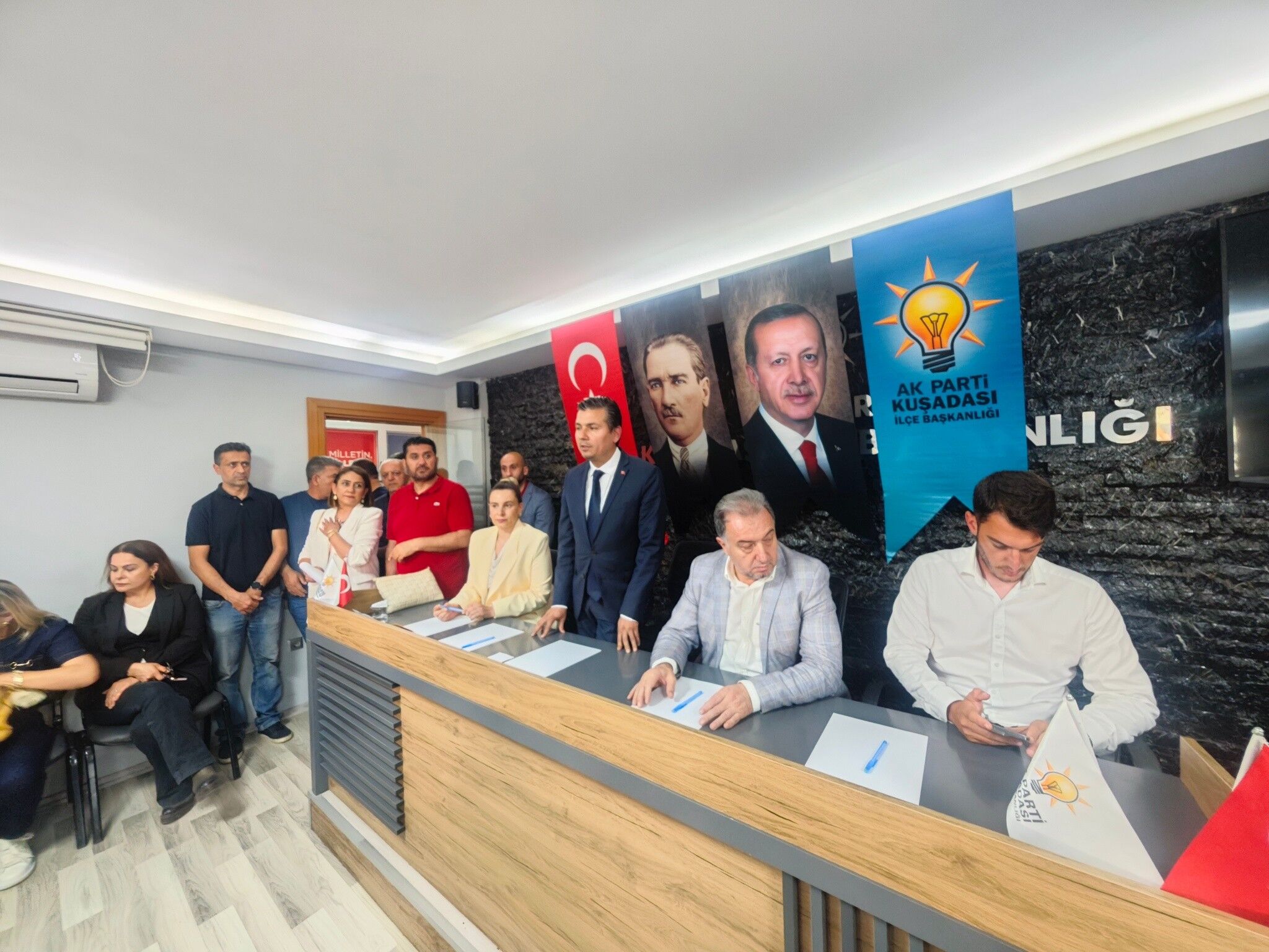 Ak Parti Kuşadası’nda Danışma Meclisi Toplantısı Gerçekleştirildi (6)