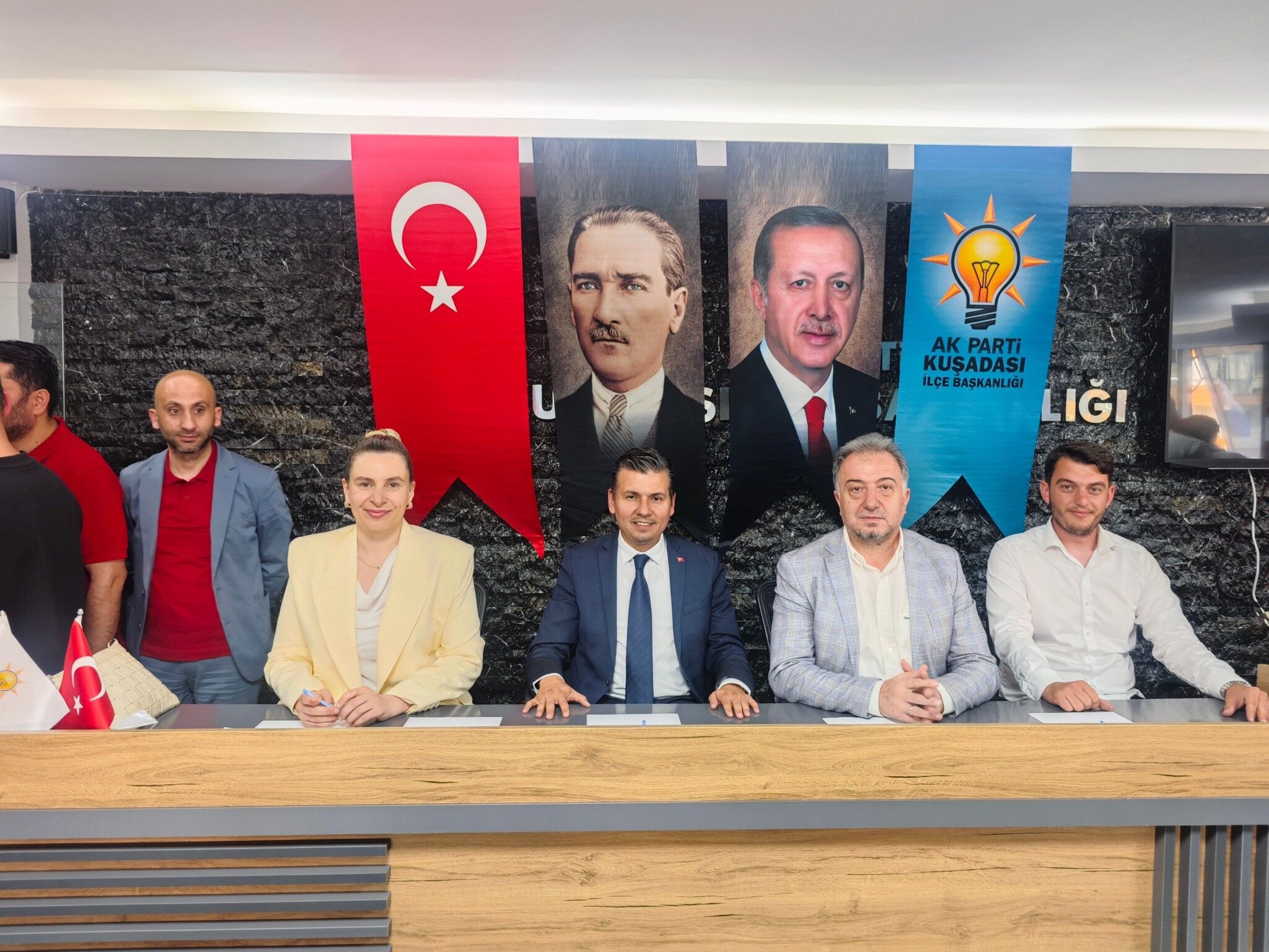 Ak Parti Kuşadası’nda Danışma Meclisi Toplantısı Gerçekleştirildi (8)
