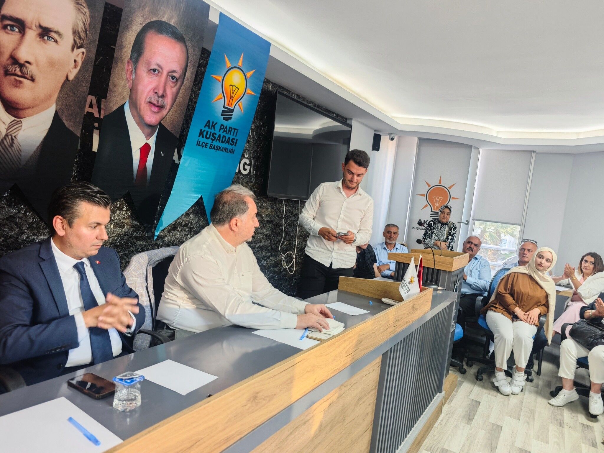 Ak Parti Kuşadası’nda Danışma Meclisi Toplantısı Gerçekleştirildi (9)