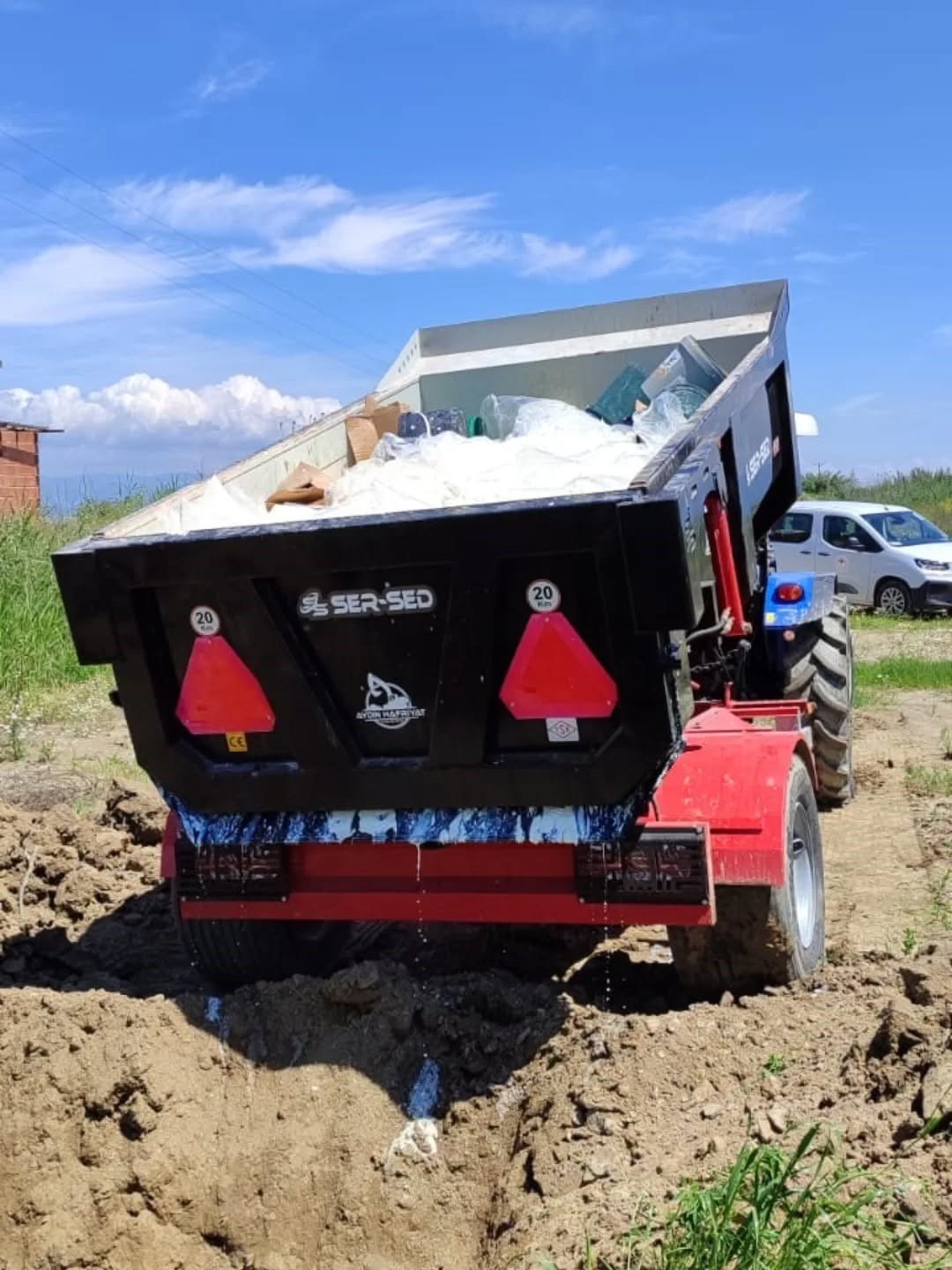 Aydın’da Mide Bulandıran Görüntüler.. 11 Ton Süt Ürünü Imha Edildi (1)