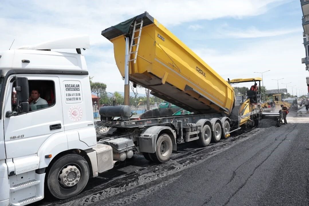 Aydın'ın İncirliova Ilçesinde Yapımı Süren Anayol Ve Çevre Düzenleme Çalışmaları Aralıksız Devam Ederken, Belediye Başkanı Aytekin Kaya Çalışmaları Yerinde In (4)