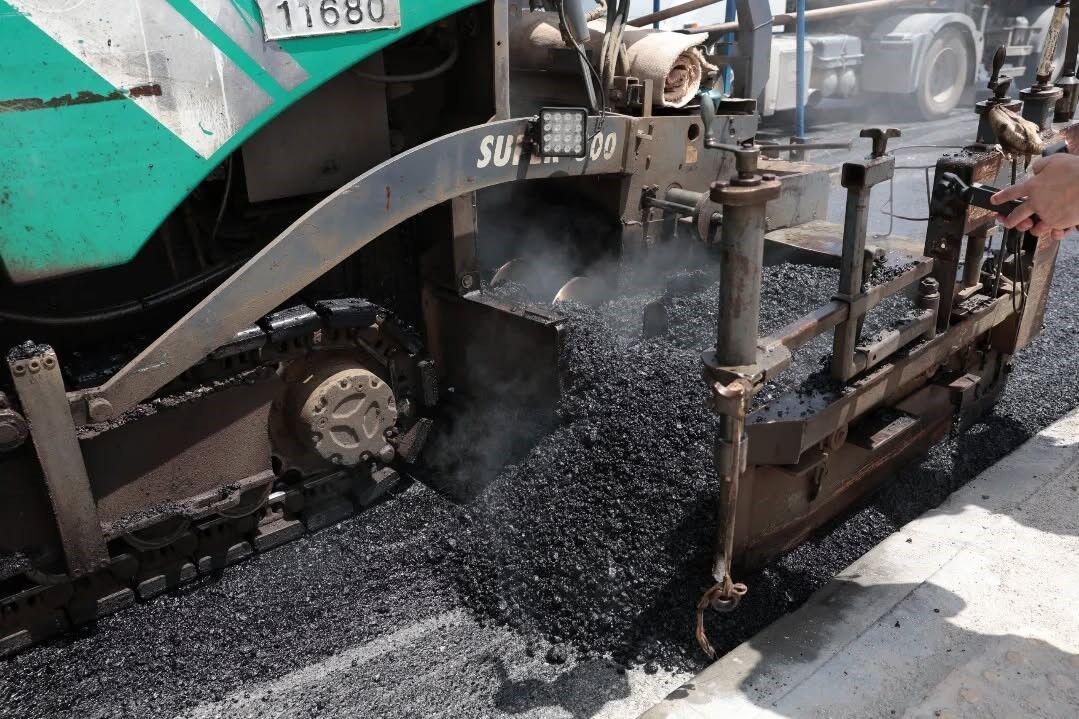 Aydın'ın İncirliova Ilçesinde Yapımı Süren Anayol Ve Çevre Düzenleme Çalışmaları Aralıksız Devam Ederken, Belediye Başkanı Aytekin Kaya Çalışmaları Yerinde In (6)