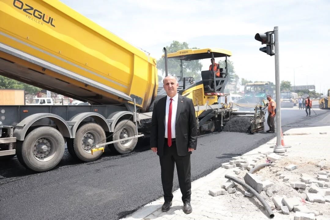 Aydın'ın İncirliova Ilçesinde Yapımı Süren Anayol Ve Çevre Düzenleme Çalışmaları Aralıksız Devam Ederken, Belediye Başkanı Aytekin Kaya Çalışmaları Yerinde In (7)