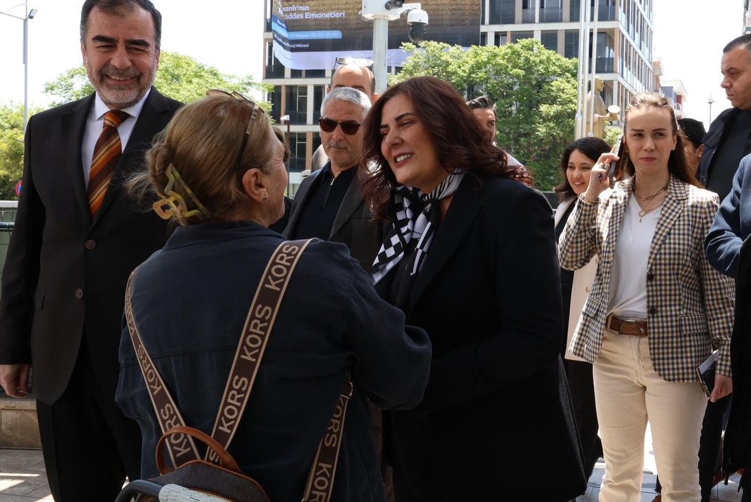 Başkan Çerçioğlu’na Atatürk Kent Meydanı’nda Sevgi Seli (10)