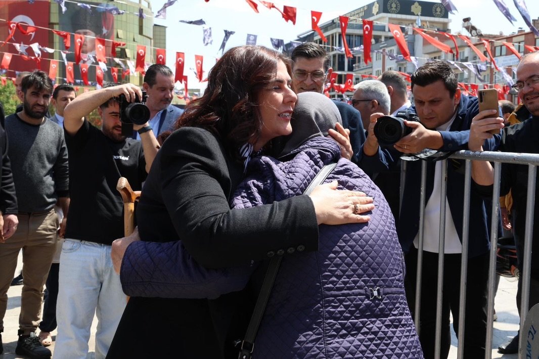 Başkan Çerçioğlu’na Atatürk Kent Meydanı’nda Sevgi Seli (6)