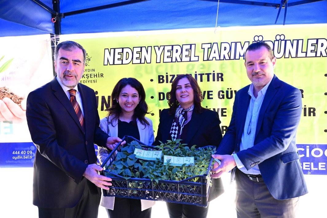 Başkan Çerçioğlu’na Atatürk Kent Meydanı’nda Sevgi Seli (8)