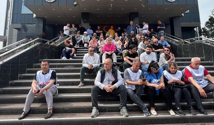CHP’li belediyede çalışanların hak arayışı devam ediyor, tam gün iş bıraktılar