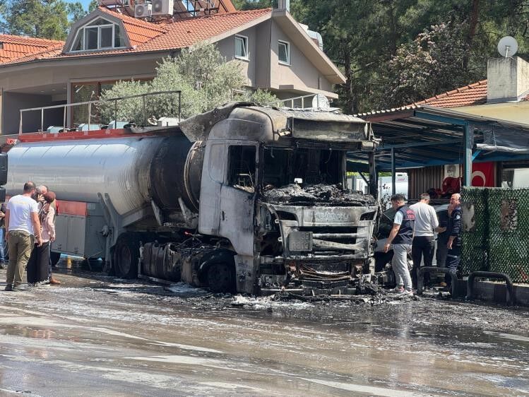 Faciadan döndük.. Akaryakıt istasyonunda alev aldı