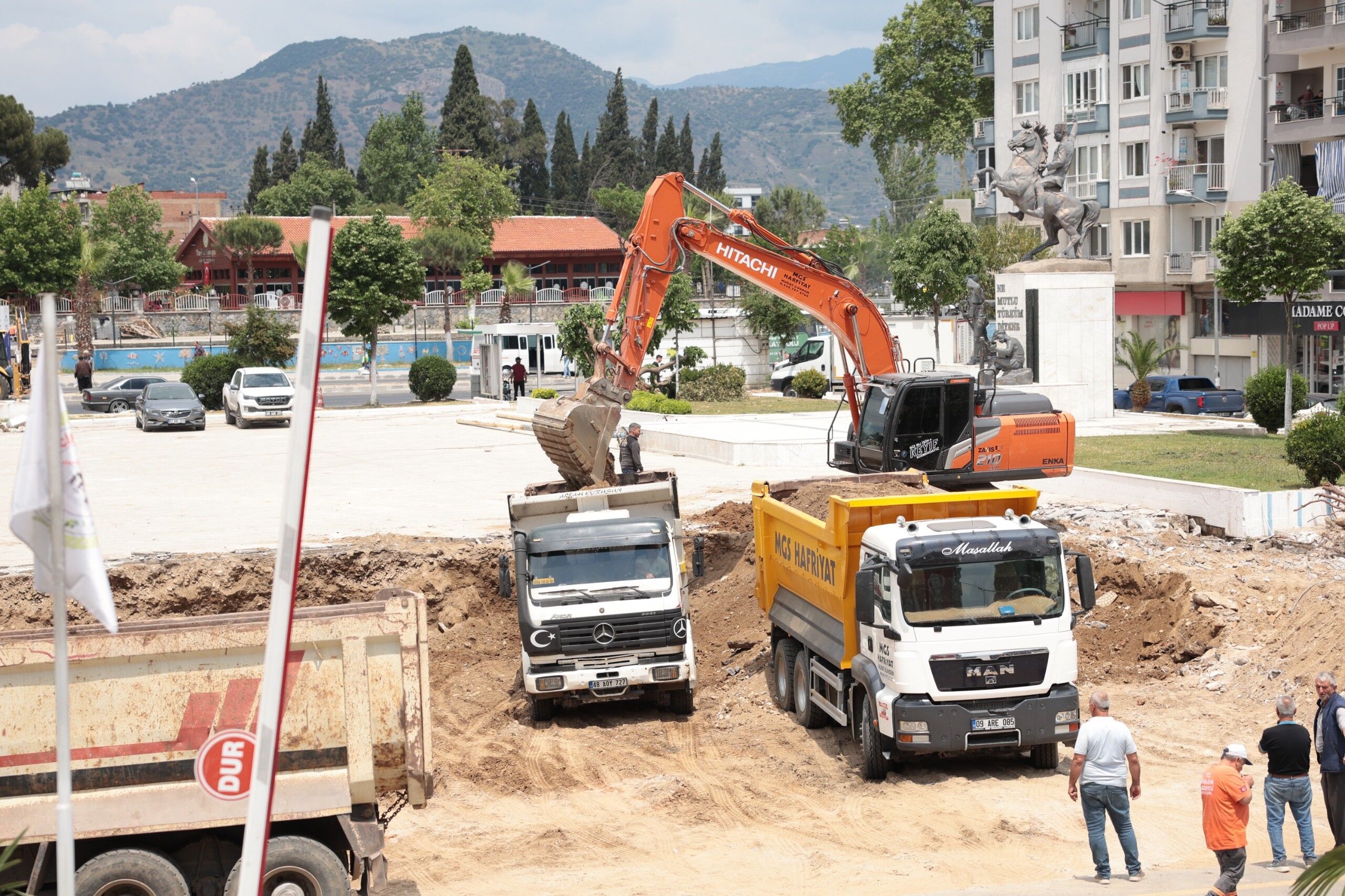 İncirliova’nın Yeni Meydan Projesi’nde Ilk Kazma Vuruldu (3)