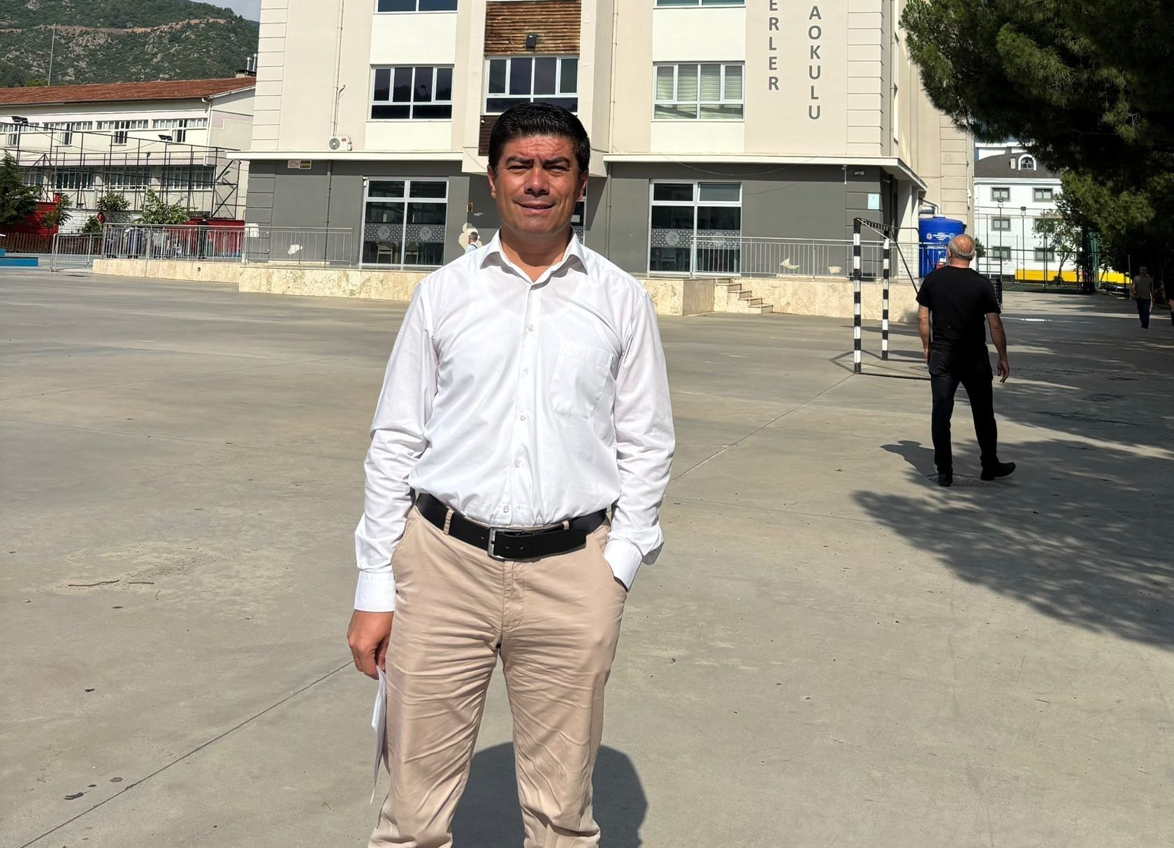 7 Üniversite Bitirdi, Sekizinciyi Okuyor, 9.'Su Için Sınava Girdi (2)
