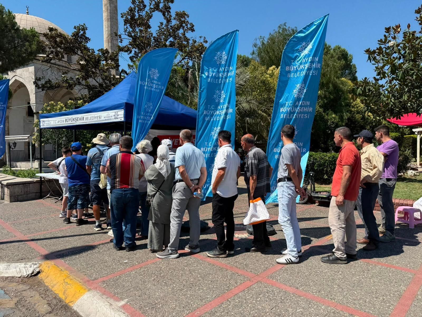 Aydın Büyükşehir'den Vatandaşlara Aşure Ikramı (2)