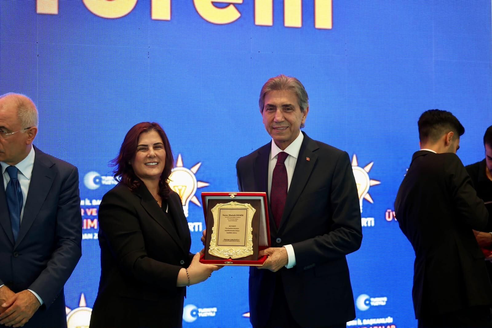 Aydın’da Tarihi Tören.. Ak Parti’ye Büyük Katılım (1)