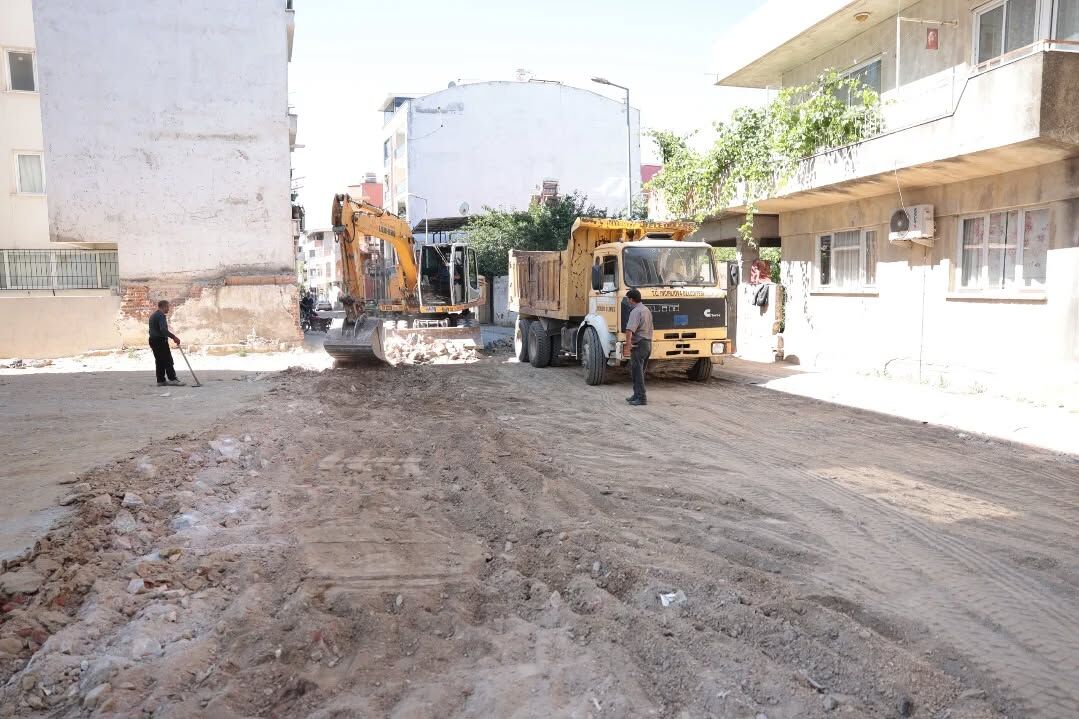 Başkan Aytekin Kaya Çalışıyor, İncirliova’nın Üstyapısı Yenileniyor (5)