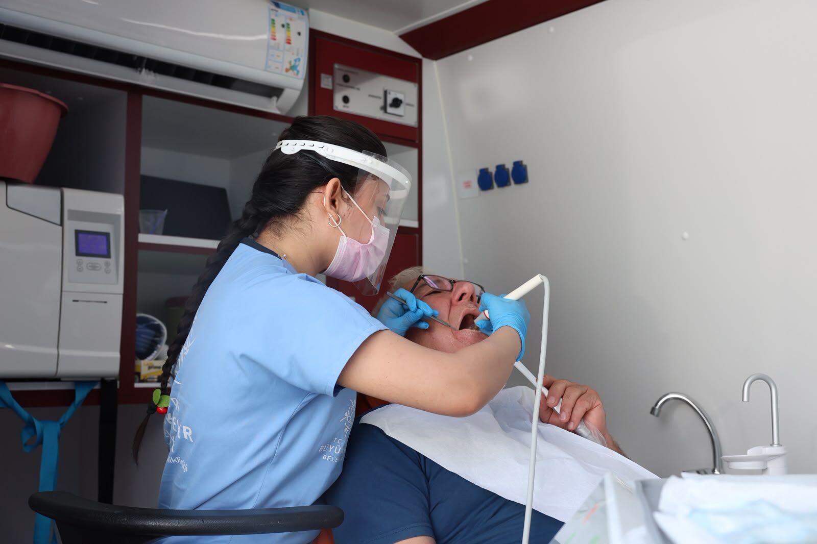 Başkan Çerçioğlu Ağız Ve Diş Sağlığı Hizmetlerini Umurlu Mahallesi’nde Vatandaşlarla Buluşturdu (7)