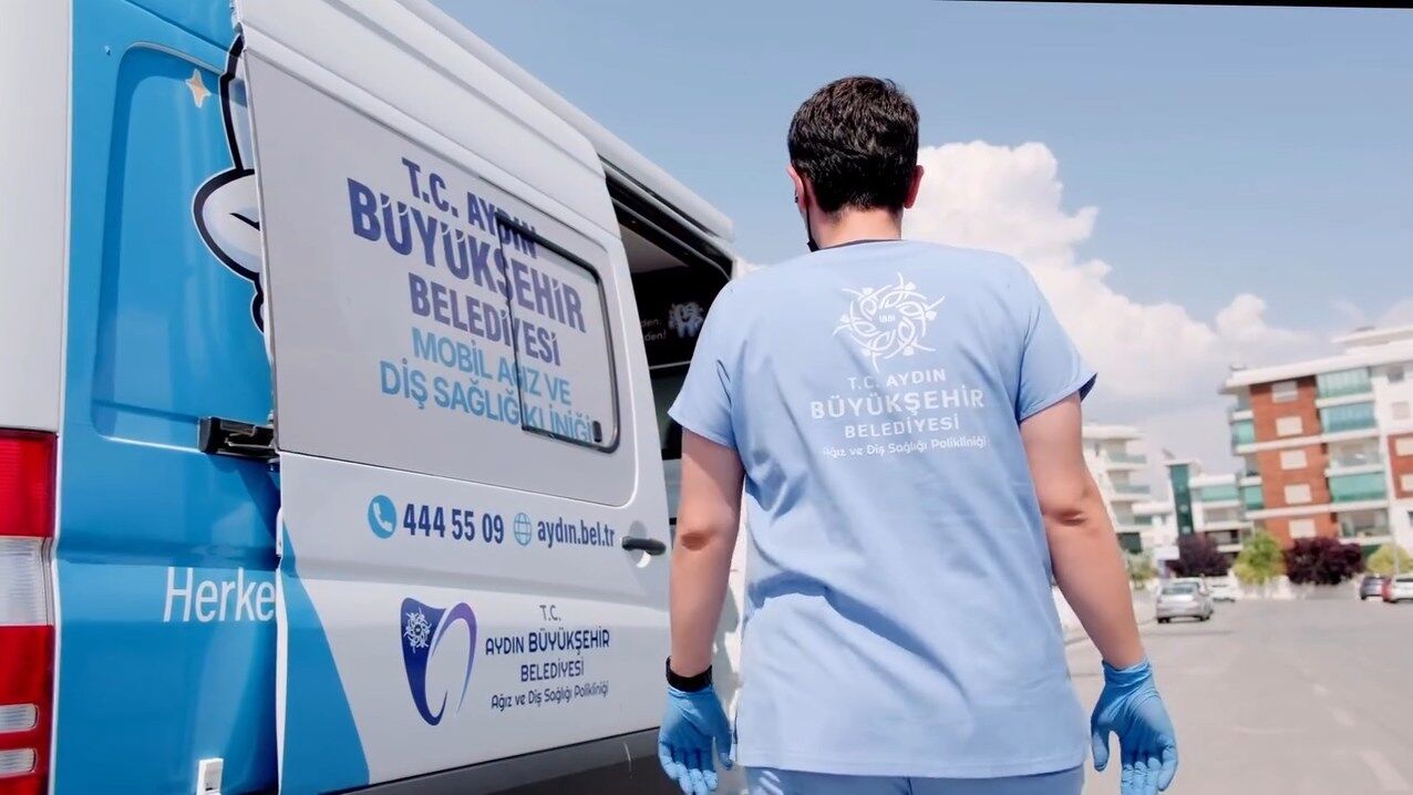 Başkan Çerçioğlu Yine Yaptı! 17 Ilçede Ücretsiz Diş Tedavisi.. Diş Kliniği Vatandaşın Ayağına Gidiyor (1)-1