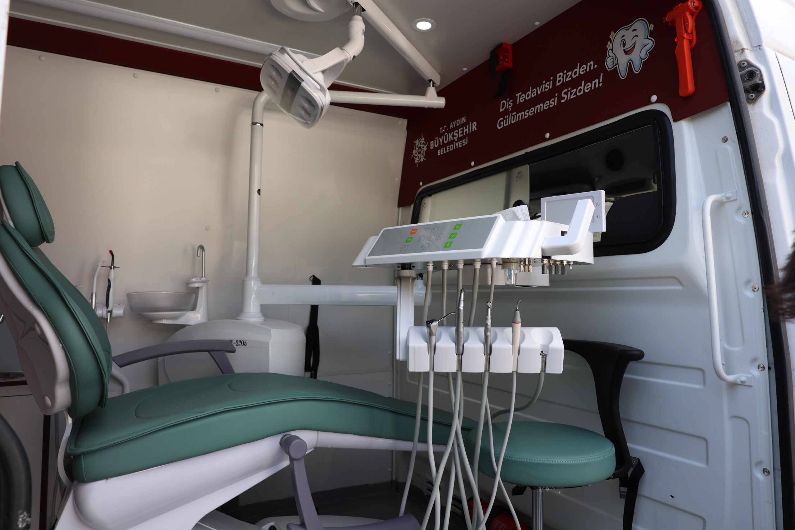 Başkan Çerçioğlu Yine Yaptı! 17 Ilçede Ücretsiz Diş Tedavisi.. Diş Kliniği Vatandaşın Ayağına Gidiyor (1)