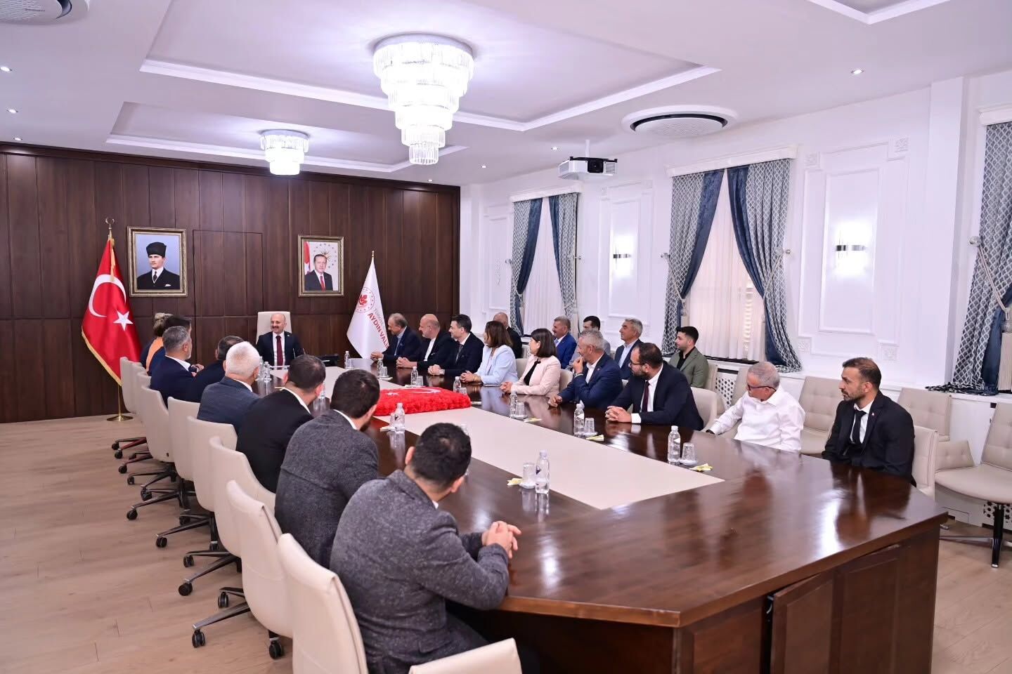 Başkan Sarıgöz Ve Ak Parti Kuşadası Heyetinden Vali Varol’a Ziyaret (2)