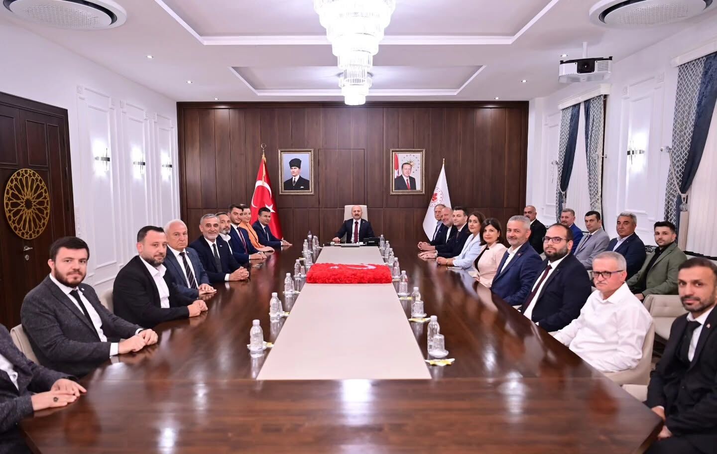 Başkan Sarıgöz Ve Ak Parti Kuşadası Heyetinden Vali Varol’a Ziyaret (4)