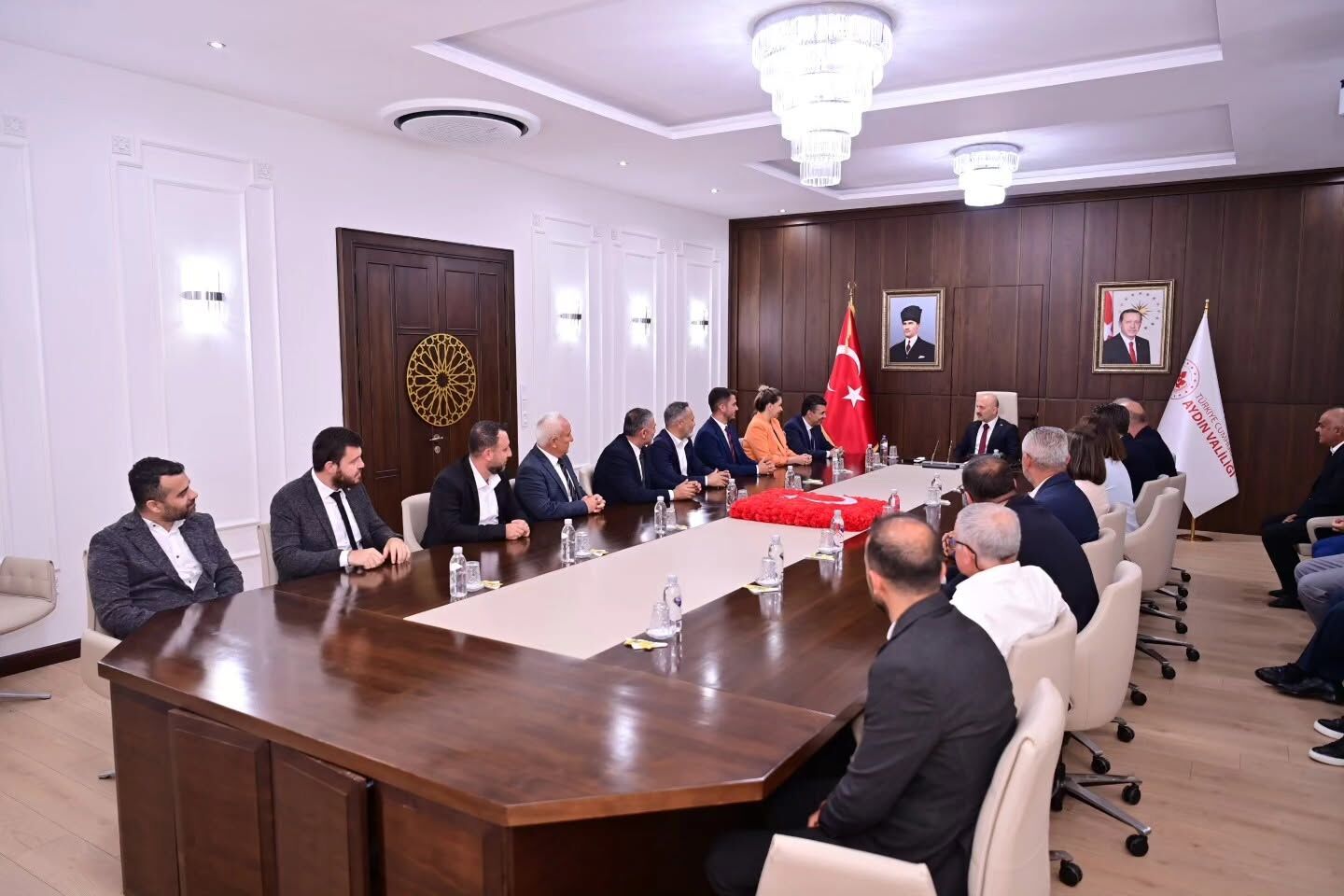 Başkan Sarıgöz Ve Ak Parti Kuşadası Heyetinden Vali Varol’a Ziyaret (6)