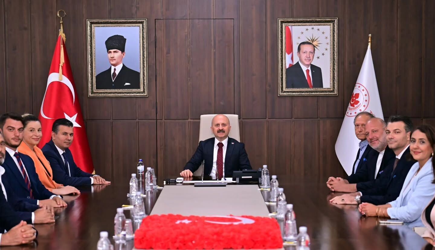 Başkan Sarıgöz Ve Ak Parti Kuşadası Heyetinden Vali Varol’a Ziyaret (7)