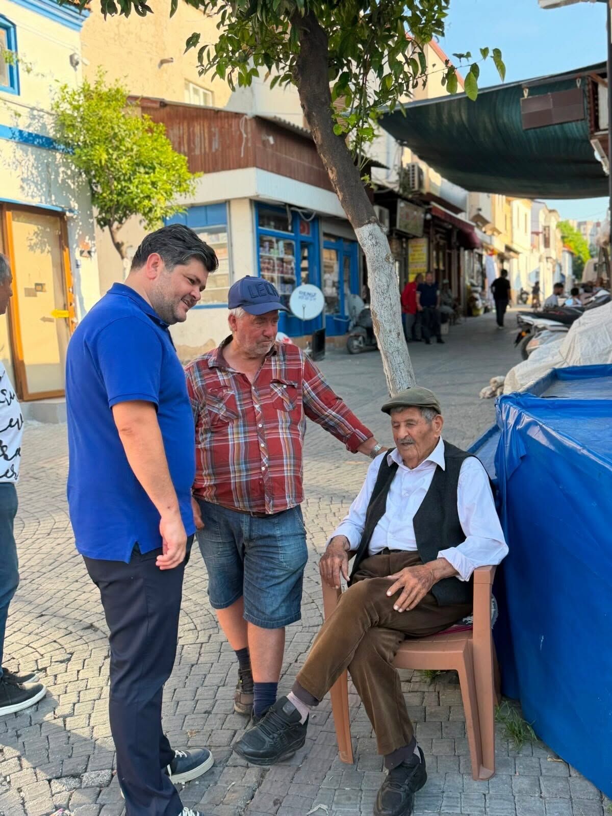 Chp’li Efe Berberoğlu Camiatik Mahallesi'nde Vatandaşlarla Buluştu (5)