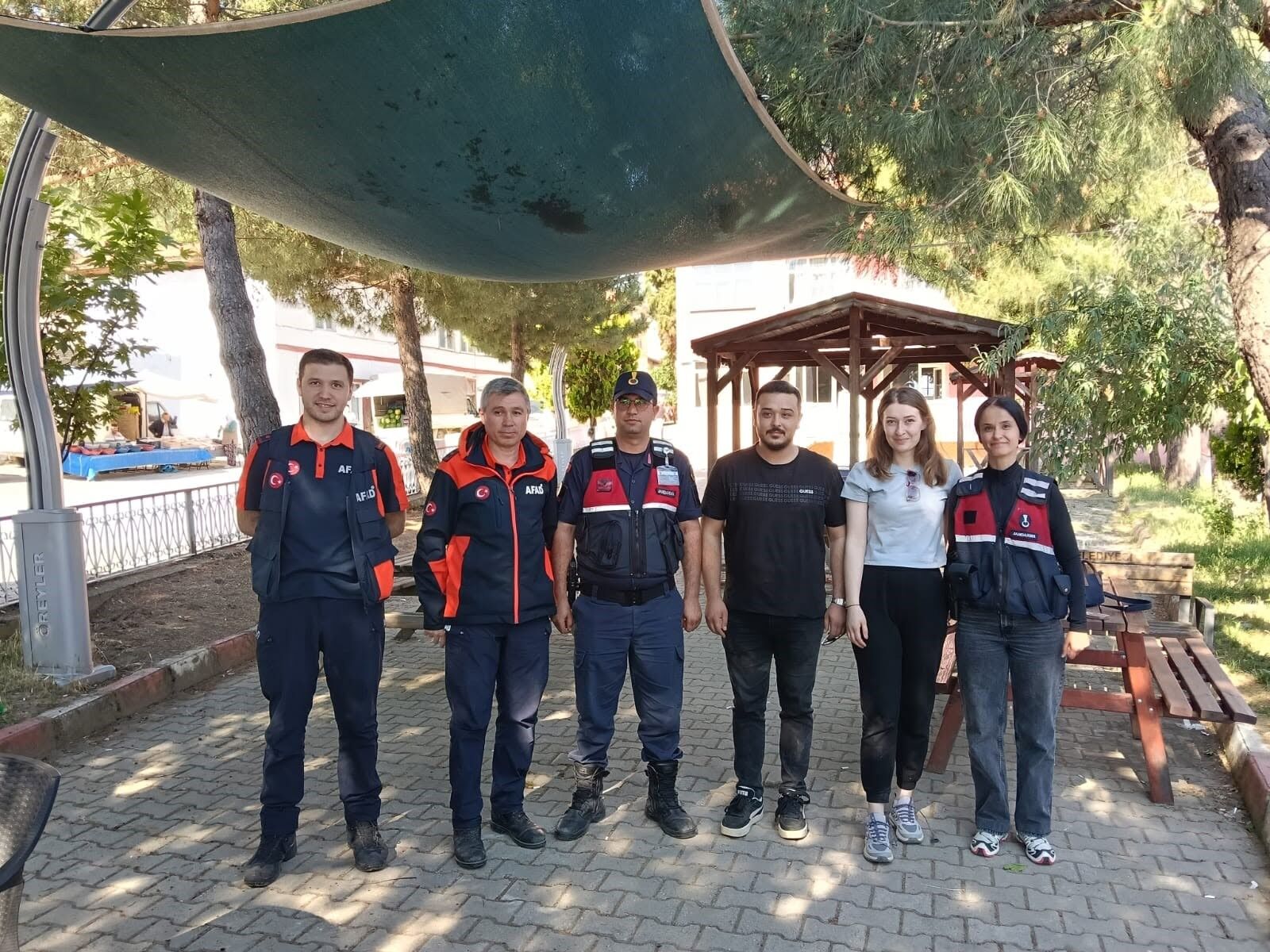 Dağ yolunda kaybolan genç çift sağ olarak bulundu