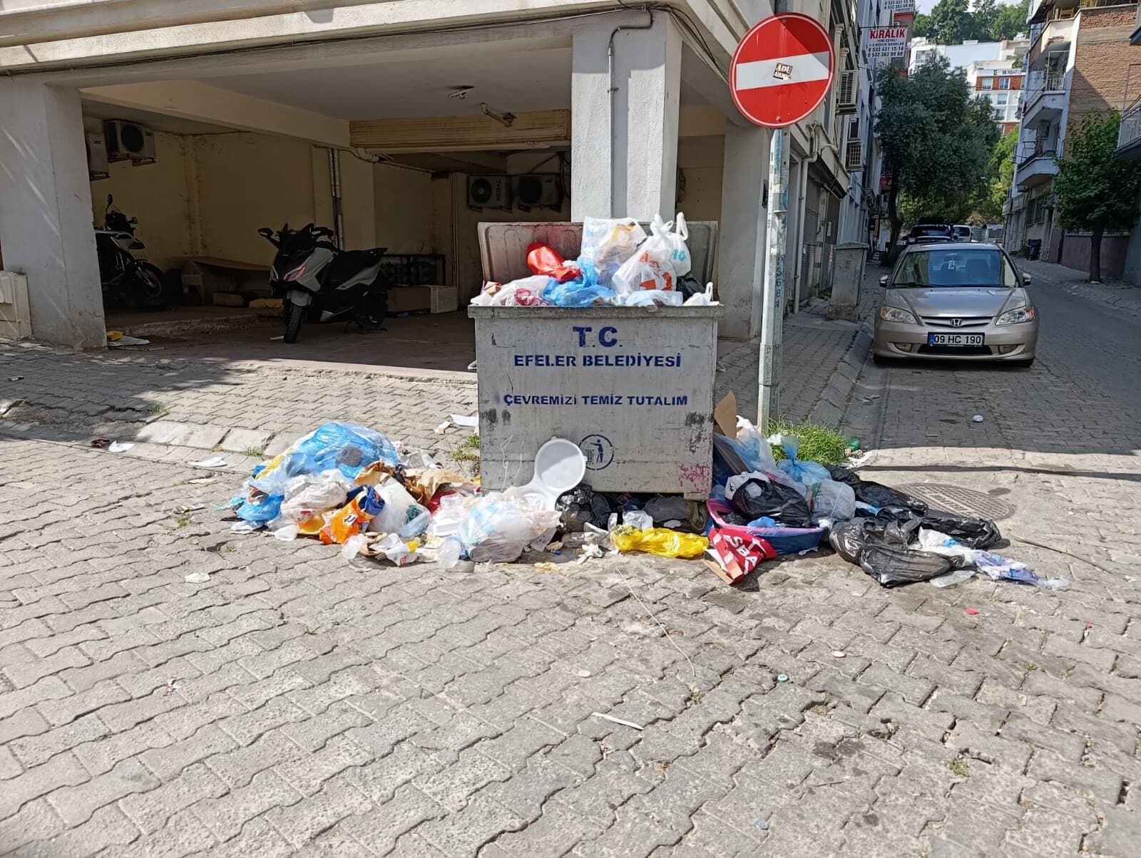 Efeler'de Çöp Dağları Oluştu, Mahalleli Isyanda.. Chp’li Yetişkin Nerede (1)