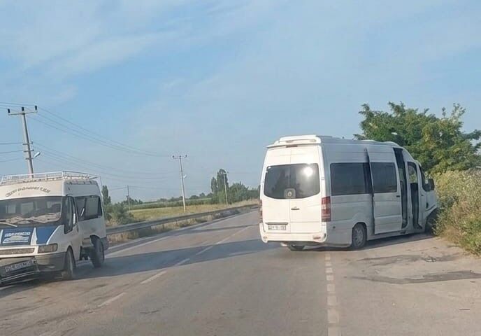 İşçi Servisleri Çarpıştı, 10 Yaralı (1)