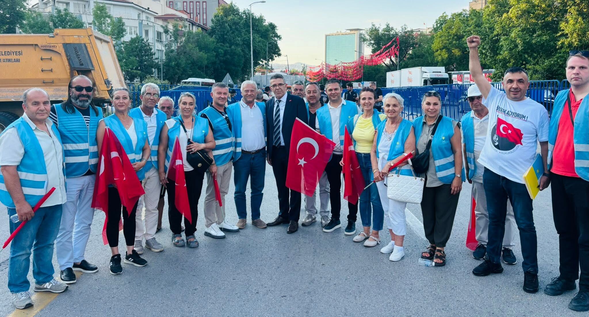 İyi̇ Parti Kuşadası İlçe Başkanı Behçet Alp Türk Milletinin Birliğini Ve Geleceğini Kararlılıkl (6)