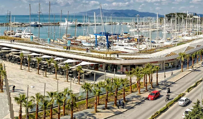 Kuşadası’nda büyütülen AVM esnafı vurdu