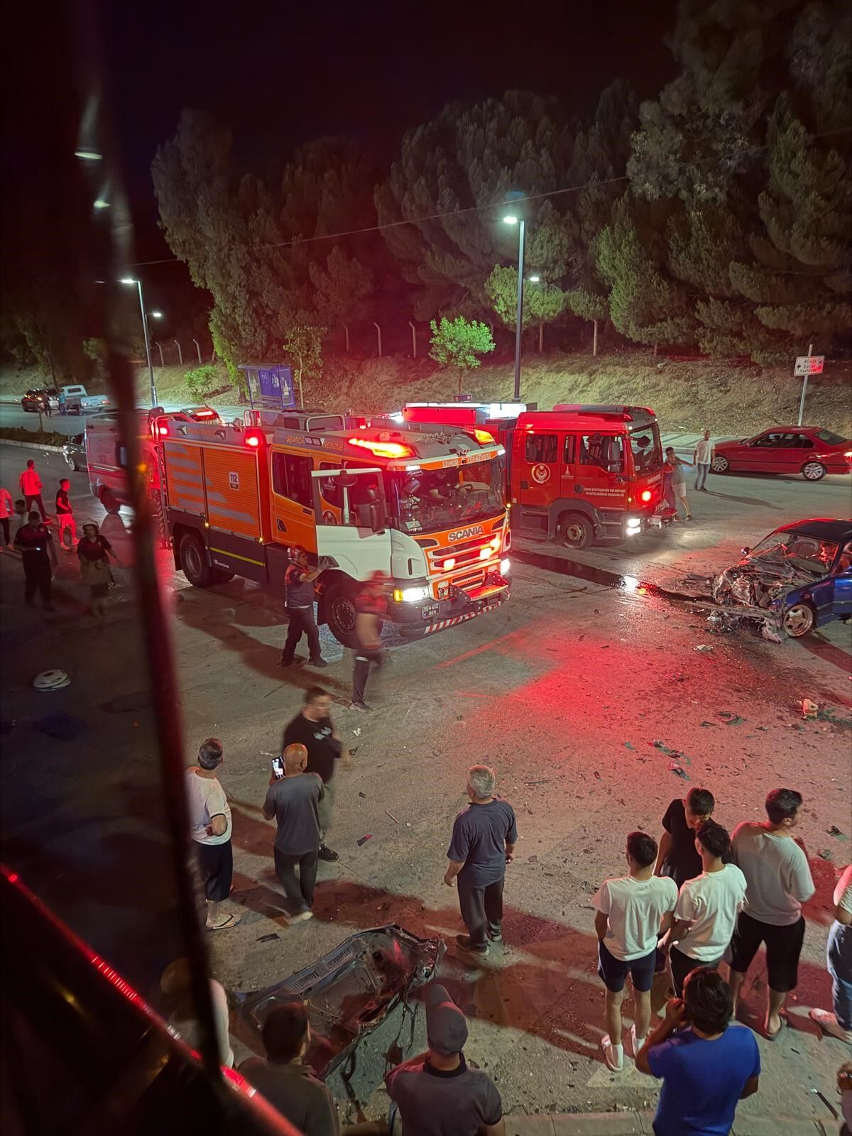 Servis Otobüsü Ile Otomobil Çarpıştı (3)