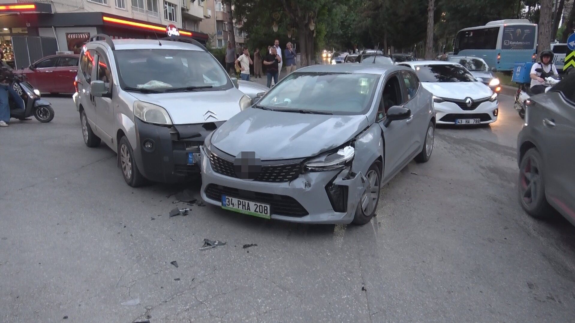 Trafik Kazasında 2 Yaralı (2)