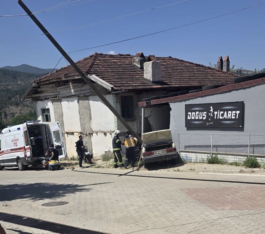 Yaşlı Çift Feci Kazada Yaşamını Yitirdi (2)