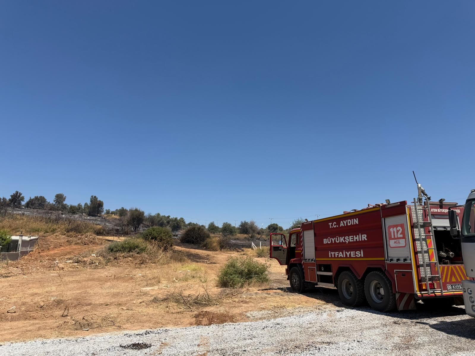 Aydın Büyükşehir ekipleri Çine’deki yangında canla başla çalışıyor