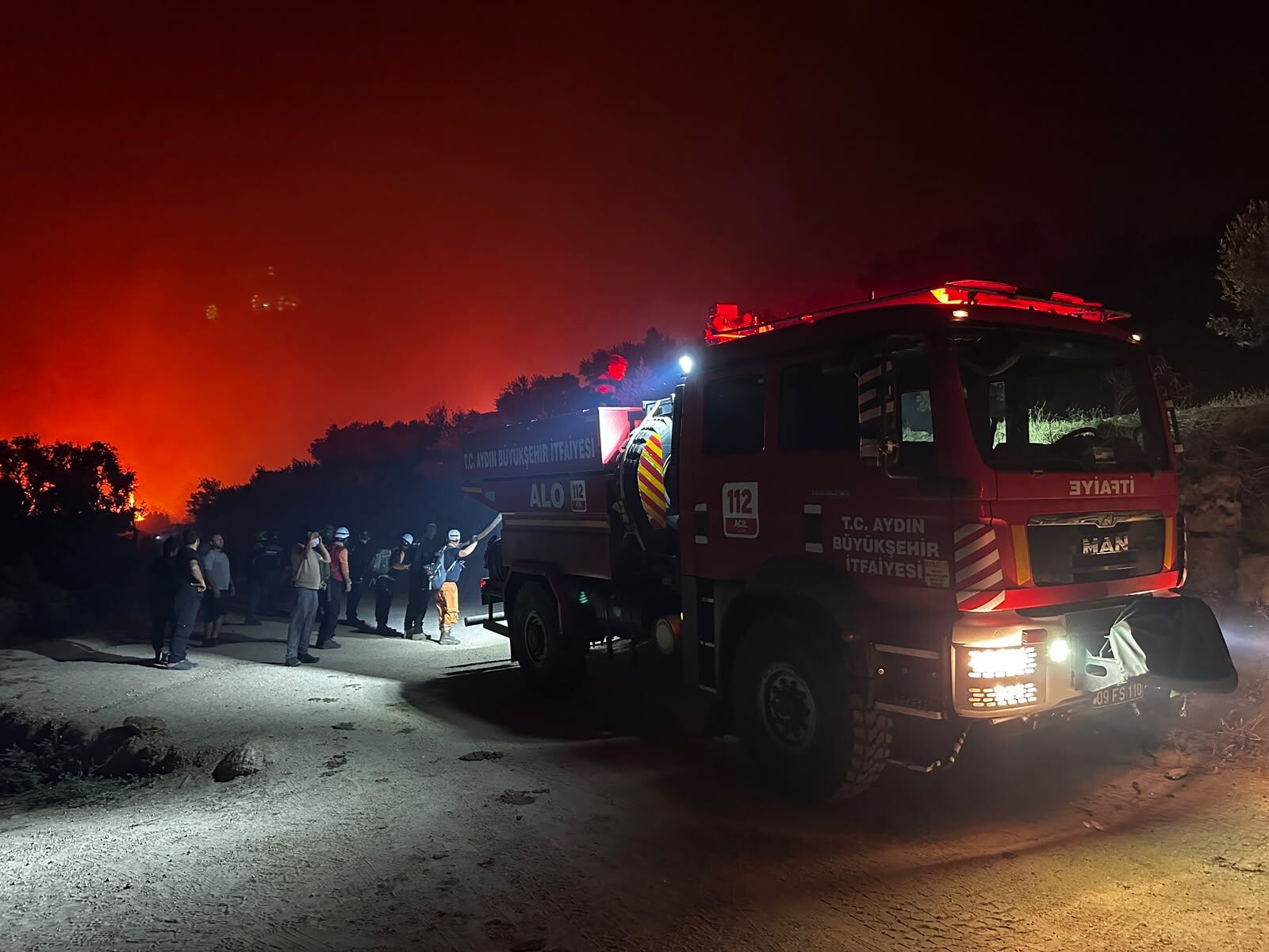 Aydın Büyükşehir İtfaiyesi Alevlerin Önüne Set Çekti (7)
