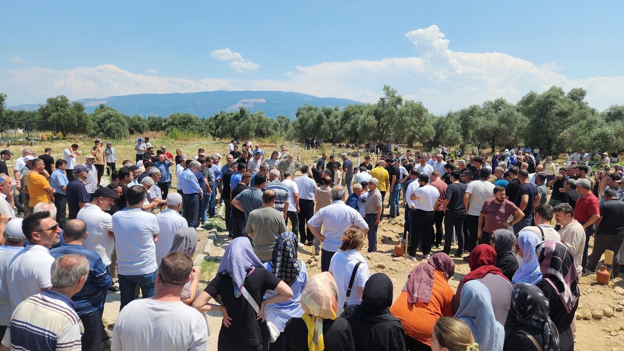 Aydın il müftüsünün şoförüne gözyaşlarıyla veda