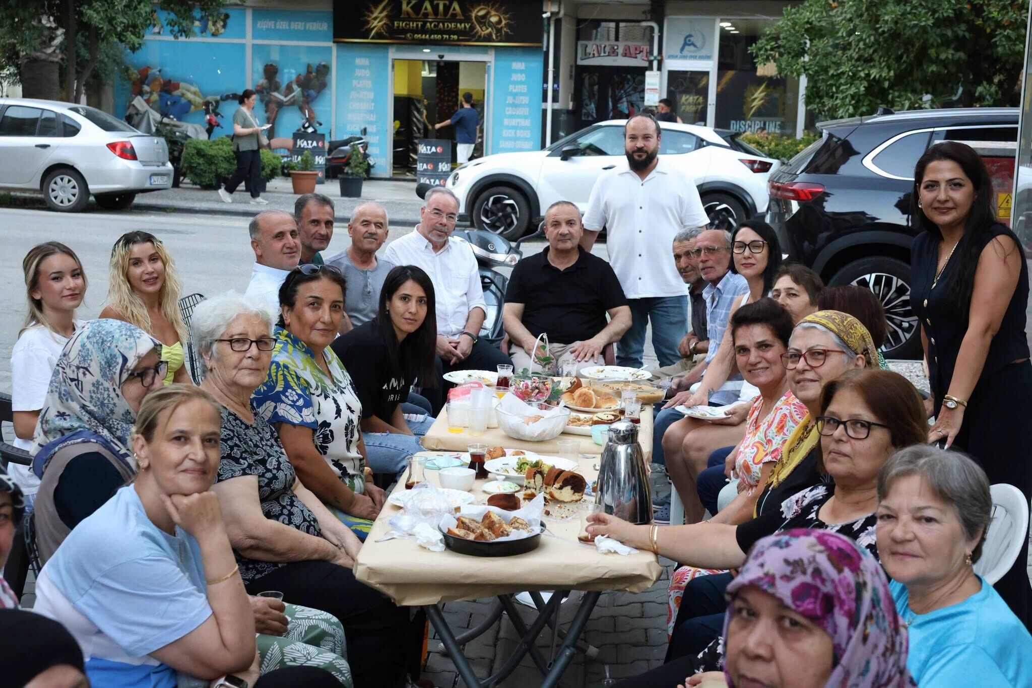 Aydın’da Ak Partili Başkanlar Vatandaşlarla Bir Araya Gelmeye Devam Ediyor (6)