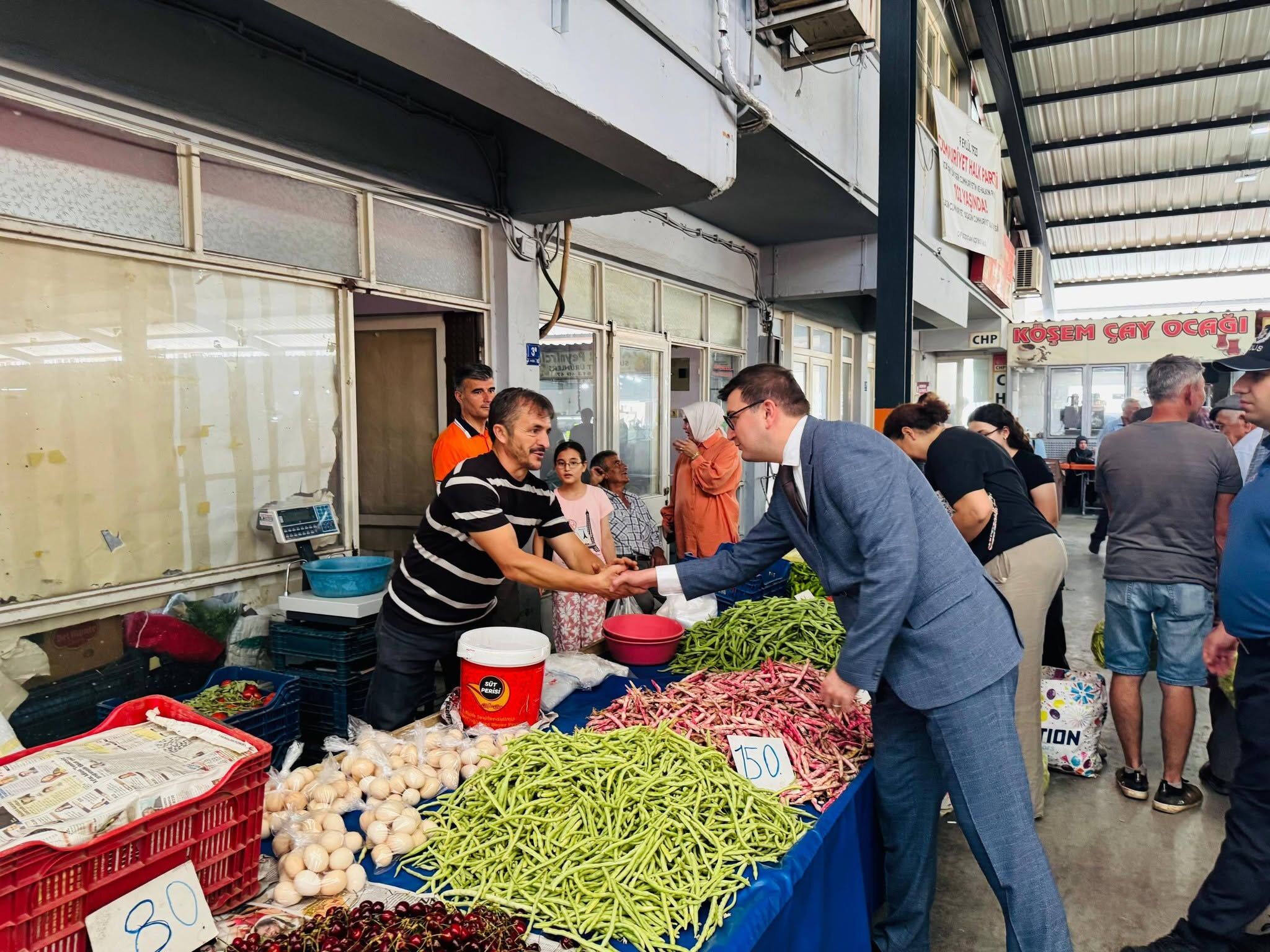 Aydın’da Dün Göreve Başlayan Kaymakam Bugün Pazar Yerinde Vatandaşlarla Buluştu (3)