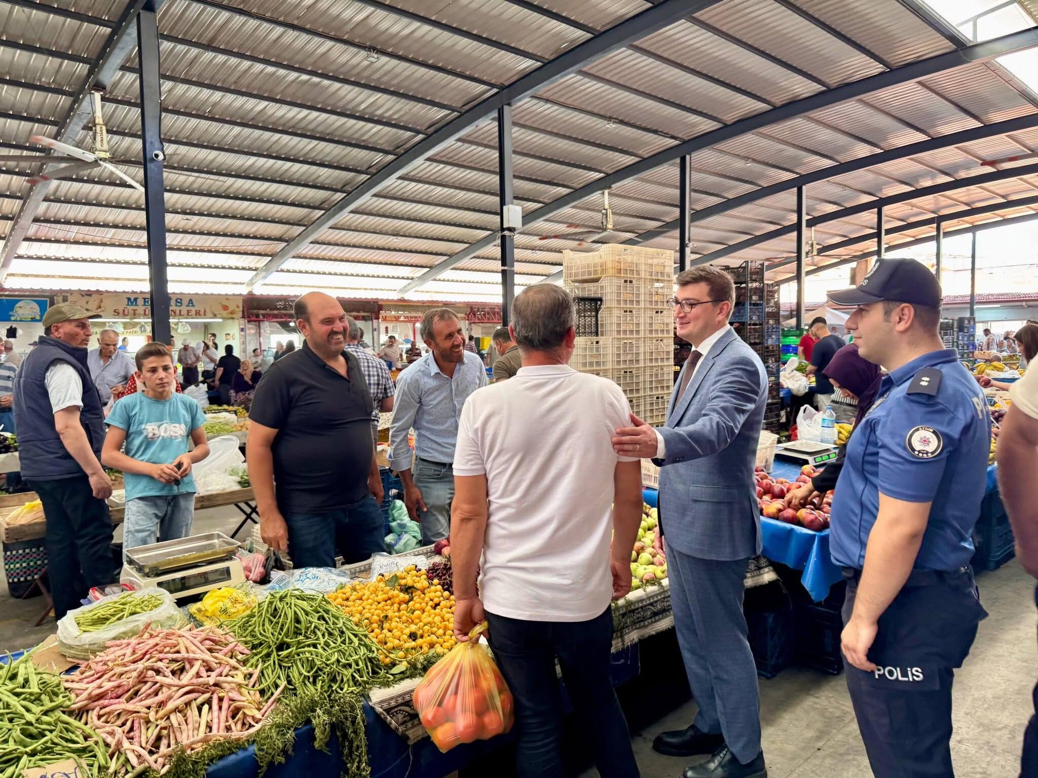 Aydın’da Dün Göreve Başlayan Kaymakam Bugün Pazar Yerinde Vatandaşlarla Buluştu (9)