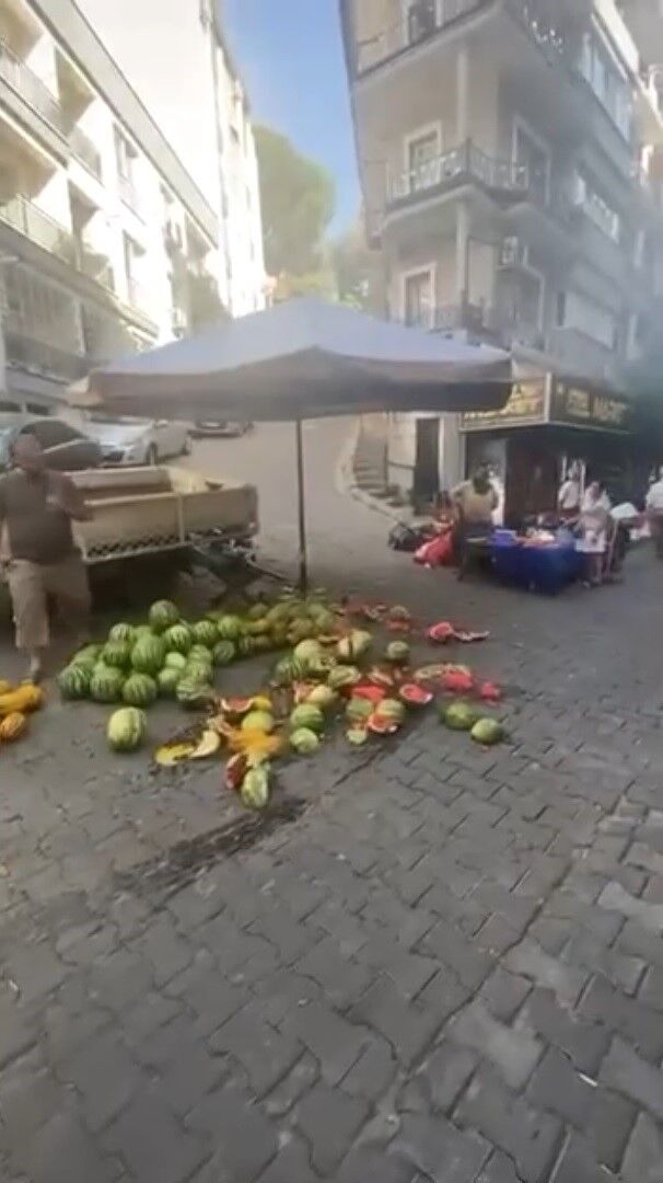 Aydın’da Kadın Sürücü Karpuz Tezgahını Ezdi (1)