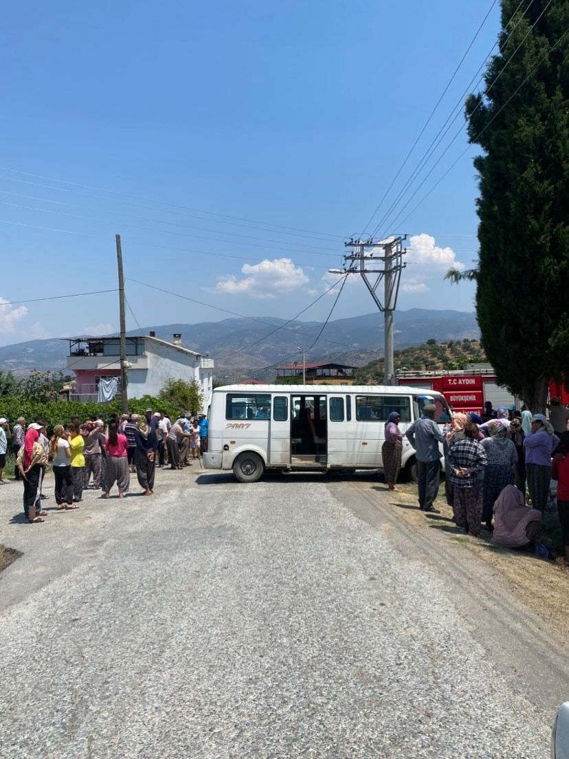Bozdoğan’da Işçi Servisi Ile Otomobil Çarpıştı3 Yaralı (3)-1