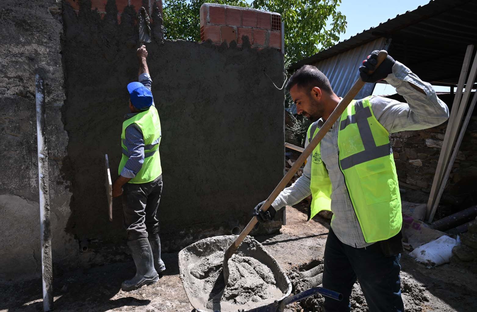Çerçioğlu talimat verdi, Büyükşehir ekipleri Ümmü teyzenin yardımına koştu