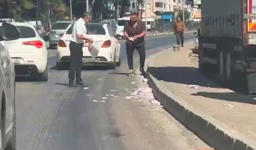 Deste Deste Paralar Yola Saçıldı, Trafik Tamamen Durdu (5)