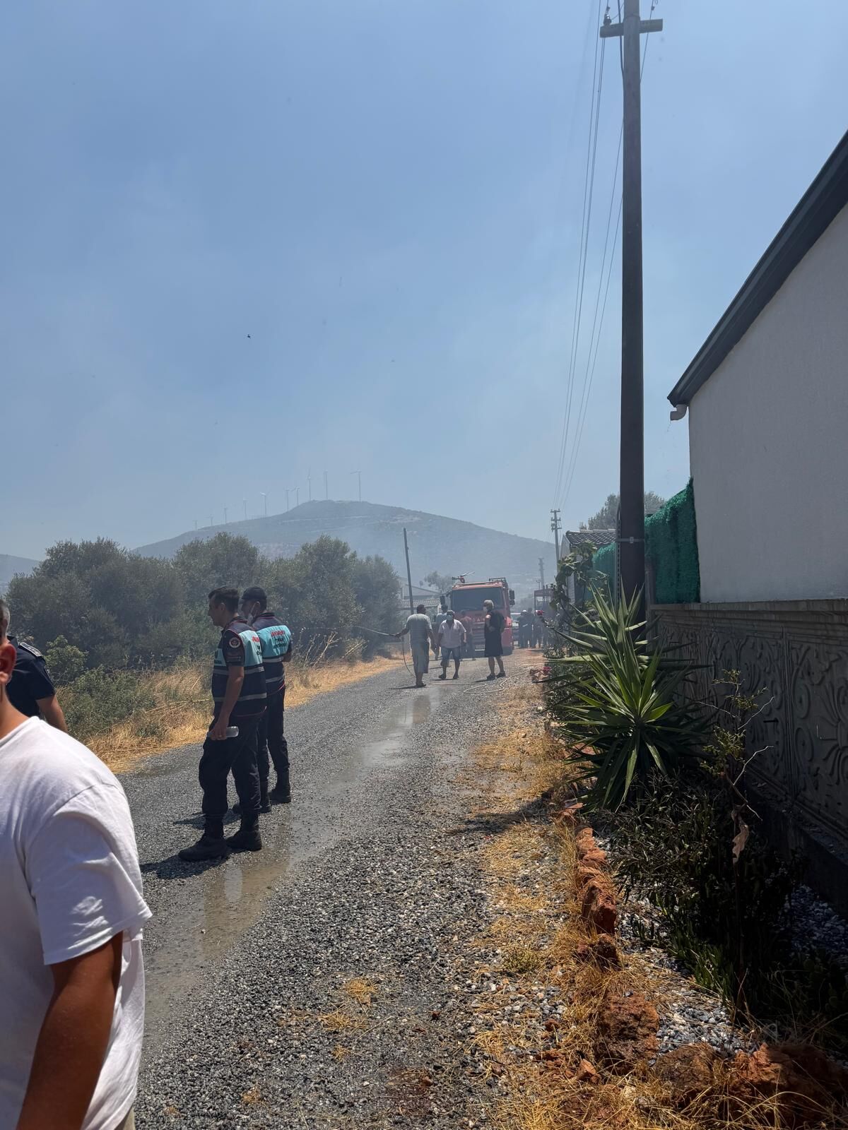 Didim’de Alevler Yerleşim Yerlerine Sıçramadan Söndürüldü Büyükşehir’in Hızlı Müdahalesi Faciayı Önledi (3)