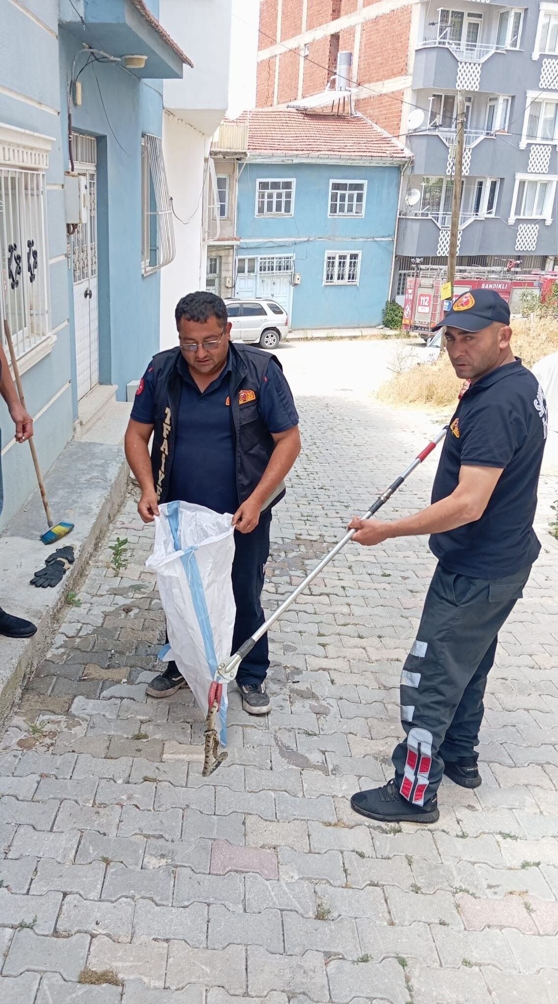 Evlerden Yılanlar Çıkmaya Başladı (2)