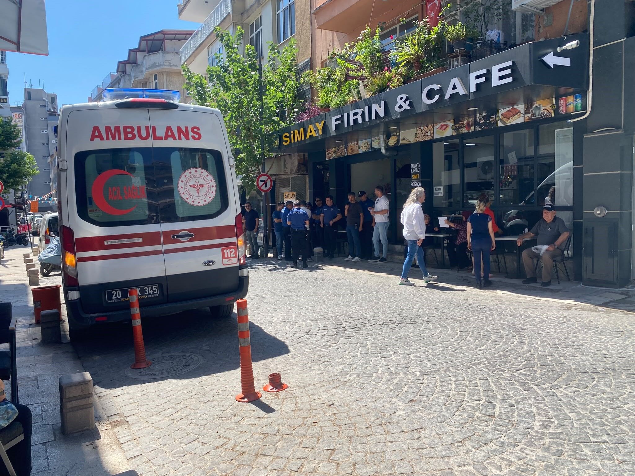 Fenalaşan esnaf pastaneye sığındı, yaşamını yitirdi